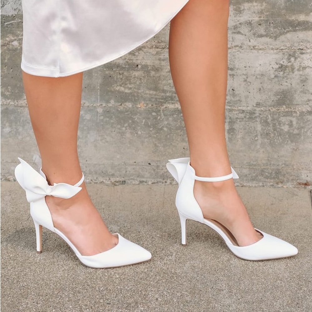 Lizaa White Bow Ankle Strap Pumps size 7